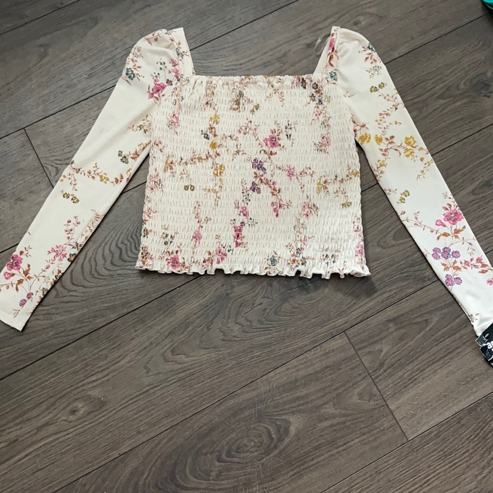 This long sleeve is so comfy and cute for spring fall and winter